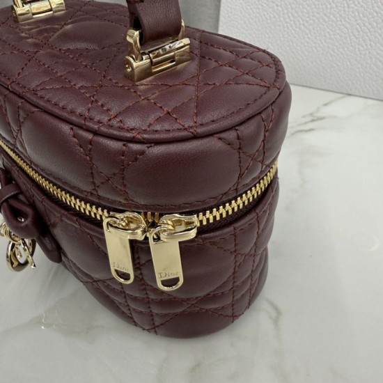 Replica Beauty case Dior Lady Dior Micro Bordeaux Falso Non Originali Replica Beauty case Dior Lady Dior Micro Bordeaux Imitazione fallate Outlet