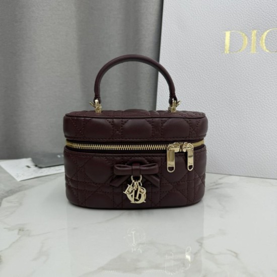 Replica Beauty case Dior Lady Dior Micro Bordeaux Falso Non Originali Replica Beauty case Dior Lady Dior Micro Bordeaux Imitazione fallate Outlet