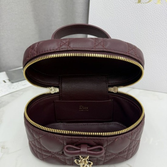 Replica Beauty case Dior Lady Dior Micro Bordeaux Falso Non Originali Replica Beauty case Dior Lady Dior Micro Bordeaux Imitazione fallate Outlet