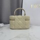 Replica Beauty case Dior Lady Dior Micro Albicocca Imitazione fallate Outlet