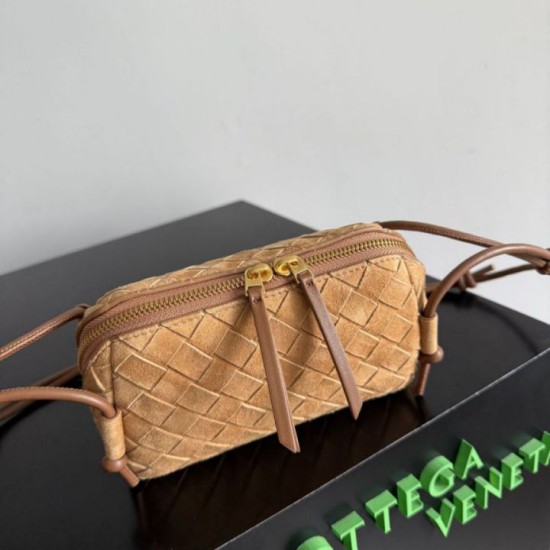 Replica Pouch Bottega Veneta Concerto camoscio intrecciato Marrone Imitazione fallate Outlet