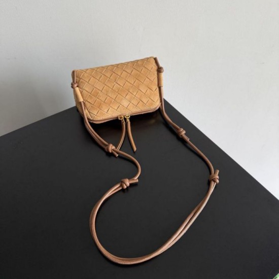 Replica Pouch Bottega Veneta Concerto camoscio intrecciato Marrone Imitazione fallate Outlet