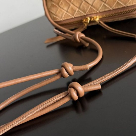 Replica Pouch Bottega Veneta Concerto camoscio intrecciato Marrone Imitazione fallate Outlet