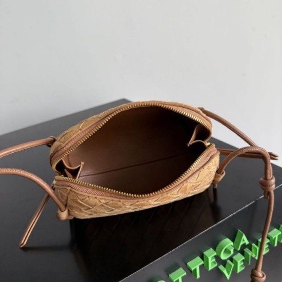 Replica Pouch Bottega Veneta Concerto camoscio intrecciato Marrone Imitazione fallate Outlet