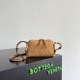 Replica Pouch Bottega Veneta Concerto camoscio intrecciato Marrone Imitazione fallate Outlet