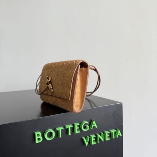Replica Pochette Bottega Veneta Andiamo scamosciata Marrone Imitazione fallate Outlet