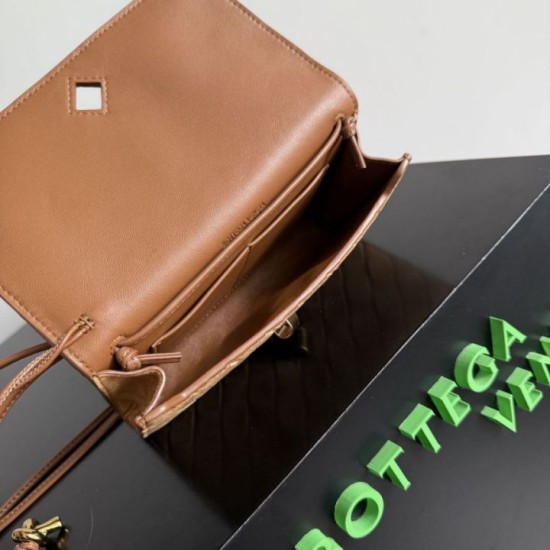 Replica Pochette Bottega Veneta Andiamo scamosciata Marrone Imitazione fallate Outlet