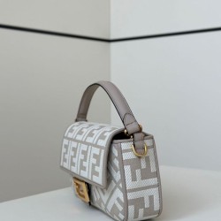 Premio Replica Borsa a tracolla classica Fendi Baguette FF ricamato grigio Imitazione Outlet