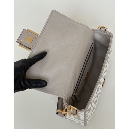 Premio Replica Borsa a tracolla classica Fendi Baguette FF ricamato grigio Imitazione Outlet