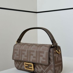 Premio Replica Borsa a tracolla classica Fendi Baguette FF ricamato marrone Imitazione Outlet