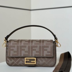 Premio Replica Borsa a tracolla classica Fendi Baguette FF ricamato marrone Imitazione Outlet