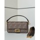 Premio Replica Borsa a tracolla classica Fendi Baguette FF ricamato marrone Imitazione Outlet