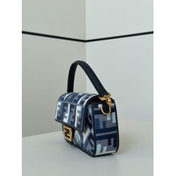 Premio Replica Borsa a tracolla classica Fendi Baguette FF ricamato Blu Imitazione Outlet