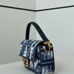Premio Replica Borsa a tracolla classica Fendi Baguette FF ricamato Blu Imitazione Outlet
