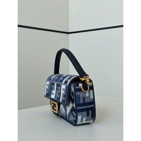 Premio Replica Borsa a tracolla classica Fendi Baguette FF ricamato Blu Imitazione Outlet