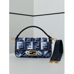 Premio Replica Borsa a tracolla classica Fendi Baguette FF ricamato Blu Imitazione Outlet