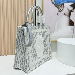 Premio Replica Borsa da uomo Dior Book Tote Piccola/Media/Grande con ricamo obliquo e tracolla blu/bianca Imitazione Outlet