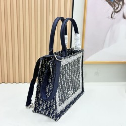 Premio Replica Borsa tote Dior Book con ricami e cornice in pizzo bianco Nero Imitazione Outlet