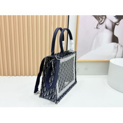 Premio Replica Borsa tote Dior Book con ricami e cornice in pizzo bianco Nero Imitazione Outlet