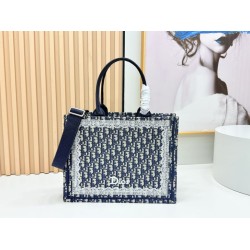 Premio Replica Borsa tote Dior Book con ricami e cornice in pizzo bianco Nero Imitazione Outlet