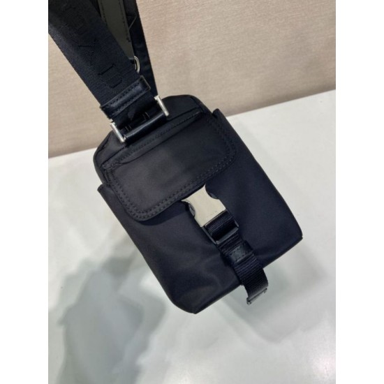 Replica Borsa a tracolla Prada da uomo nylon/saffiano nera Fallate Online