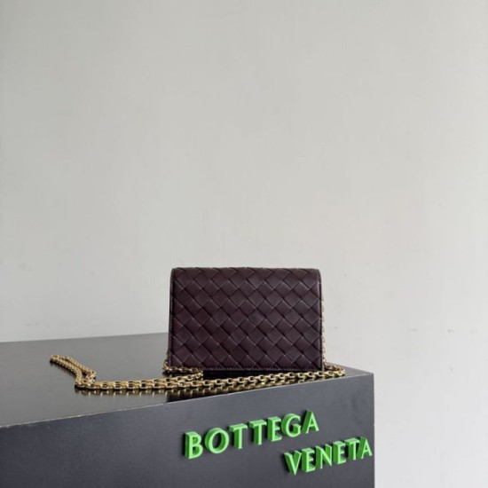 Replica Borsa a tracolla Andiamo di Bottega Veneta su catena Borgogna Fallate Online