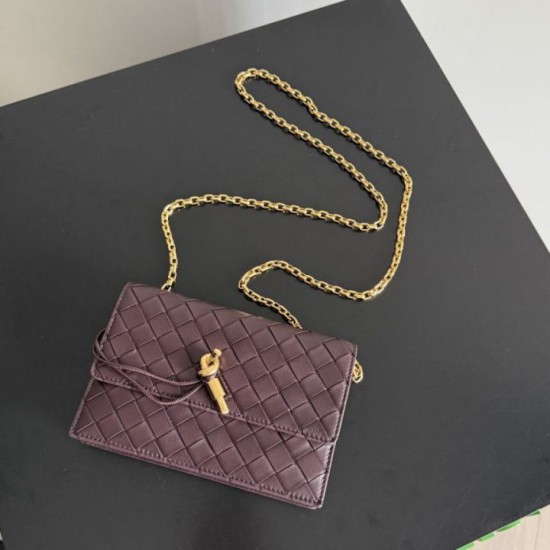 Replica Borsa a tracolla Andiamo di Bottega Veneta su catena Borgogna Fallate Online