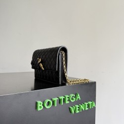 Replica Borsa a tracolla Andiamo di Bottega Veneta su catena Nero Fallate Online