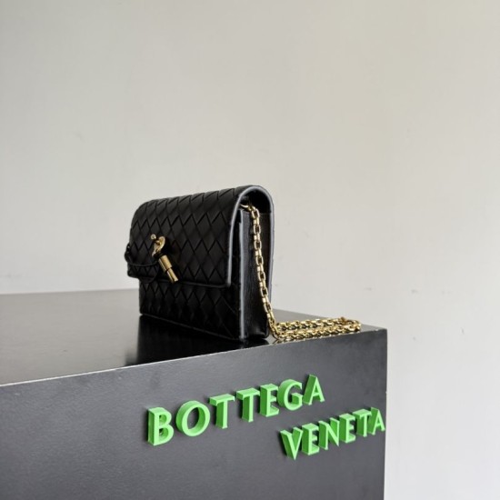 Replica Borsa a tracolla Andiamo di Bottega Veneta su catena Nero Fallate Online