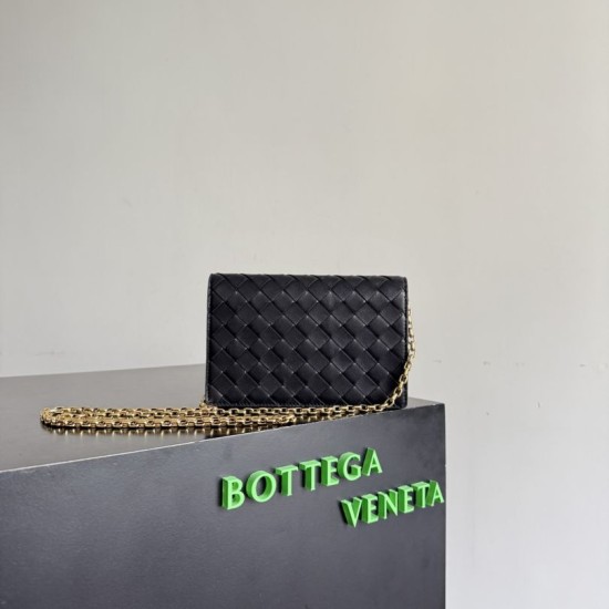 Replica Borsa a tracolla Andiamo di Bottega Veneta su catena Nero Fallate Online