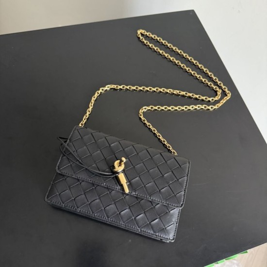Replica Borsa a tracolla Andiamo di Bottega Veneta su catena Nero Fallate Online