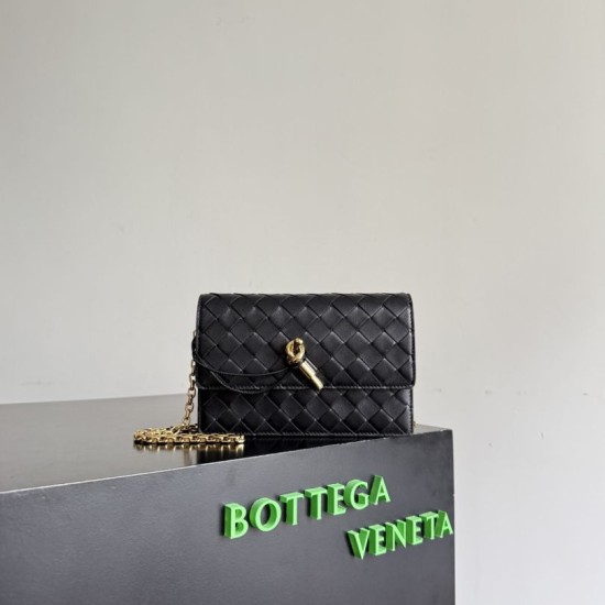 Replica Borsa a tracolla Andiamo di Bottega Veneta su catena Nero Fallate Online