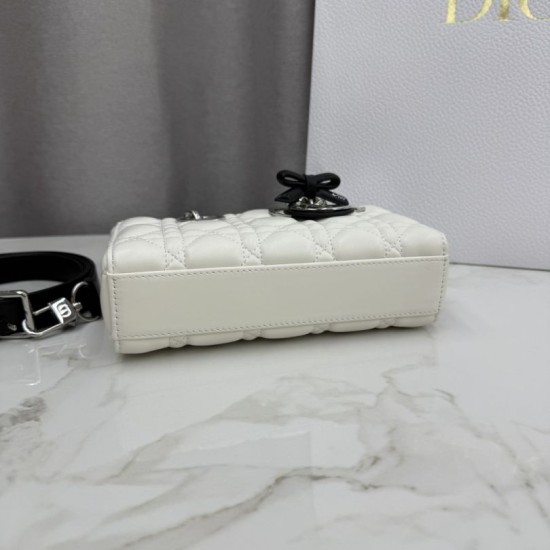 Replica Borsa Dior Lady D-Joy Micro Bag Latte Cannage in pelle di agnello bianca False Online