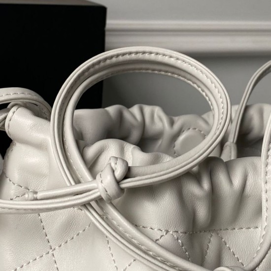 Replica Borsa a secchiello trapuntata Chanel 25 con coulisse AP5317 Bianca False Online
