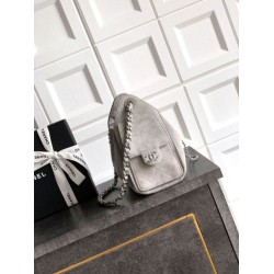 Replica Borse Chanel 25 Mini Hobo AS5631 pelle di vitello scamosciata Grigio Fallate Online Qualità superiore Replica Borse Chanel 25 Mini Hobo AS5631 pelle di vitello scamosciata Grigio Imitazione Outlet