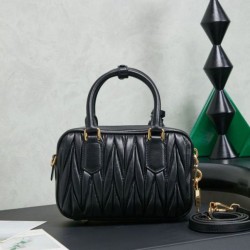 Qualità superiore Replica Borsa tote Miu Miu Arcadie nappa trapuntata 5BB123 nera Imitazione Outlet