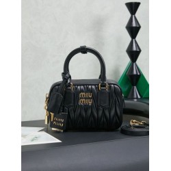 Qualità superiore Replica Borsa tote Miu Miu Arcadie nappa trapuntata 5BB123 nera Imitazione Outlet