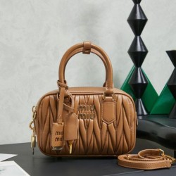 Qualità superiore Replica Borsa tote Miu Miu Arcadie nappa trapuntata 5BB123 marrone Imitazione Outlet