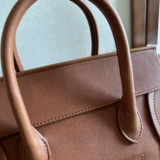 Replica Borsa tote a spalla media Luggage Celine morbida pelle di agnello lucida marrone Imitazione Outlet Fallate