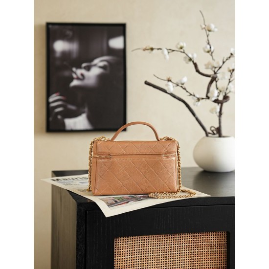 Perfette Replica Chanel 26P Beauty case sottile con manico superiore trapuntato e catena AP5100 Marrone Imitazione Outlet