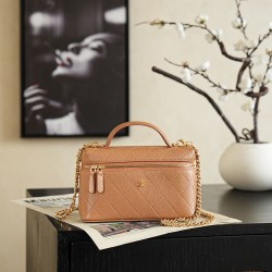 Perfette Replica Chanel 26P Beauty case sottile con manico superiore trapuntato e catena AP5100 Marrone Imitazione Outlet