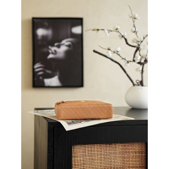 Perfette Replica Chanel 26P Beauty case sottile con manico superiore trapuntato e catena AP5100 Marrone Imitazione Outlet