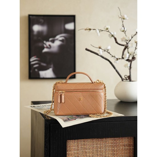 Perfette Replica Chanel 26P Beauty case sottile con manico superiore trapuntato e catena AP5100 Marrone Imitazione Outlet