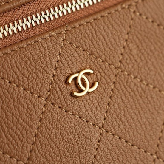 Perfette Replica Chanel 26P Beauty case sottile con manico superiore trapuntato e catena AP5100 Marrone Imitazione Outlet