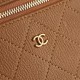 Perfette Replica Chanel 26P Beauty case sottile con manico superiore trapuntato e catena AP5100 Marrone Imitazione Outlet