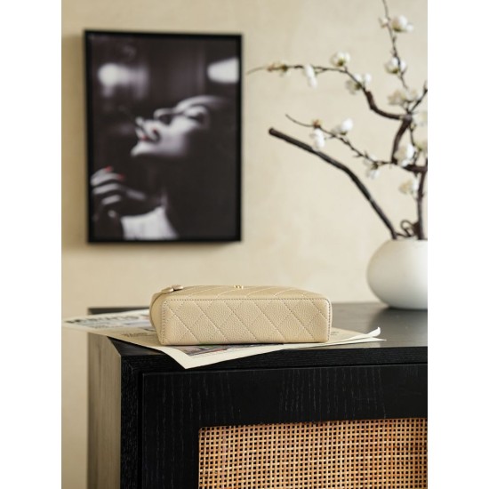 Perfette Replica Chanel 26P Beauty case sottile con manico superiore trapuntato e catena AP5100 Beige Imitazione Outlet