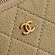 Perfette Replica Chanel 26P Beauty case sottile con manico superiore trapuntato e catena AP5100 Beige Imitazione Outlet