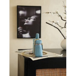 Perfette Replica Chanel 26P Beauty case sottile con manico superiore trapuntato e catena AP5100 Blu Imitazione Outlet