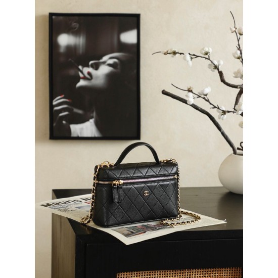 Perfette Replica Chanel 26P Beauty case sottile con manico superiore trapuntato e catena AP5100 nero Imitazione Outlet