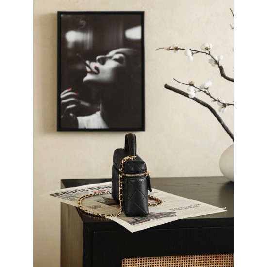 Perfette Replica Chanel 26P Beauty case sottile con manico superiore trapuntato e catena AP5100 nero Imitazione Outlet
